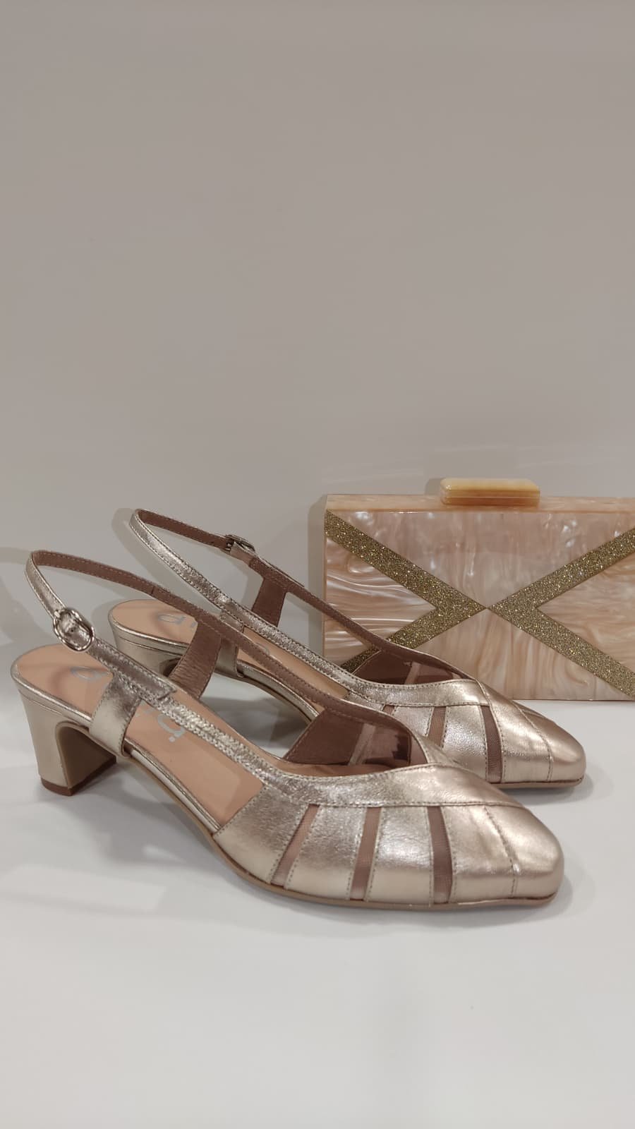 zahira-dibia-dorado-tacones-laura
