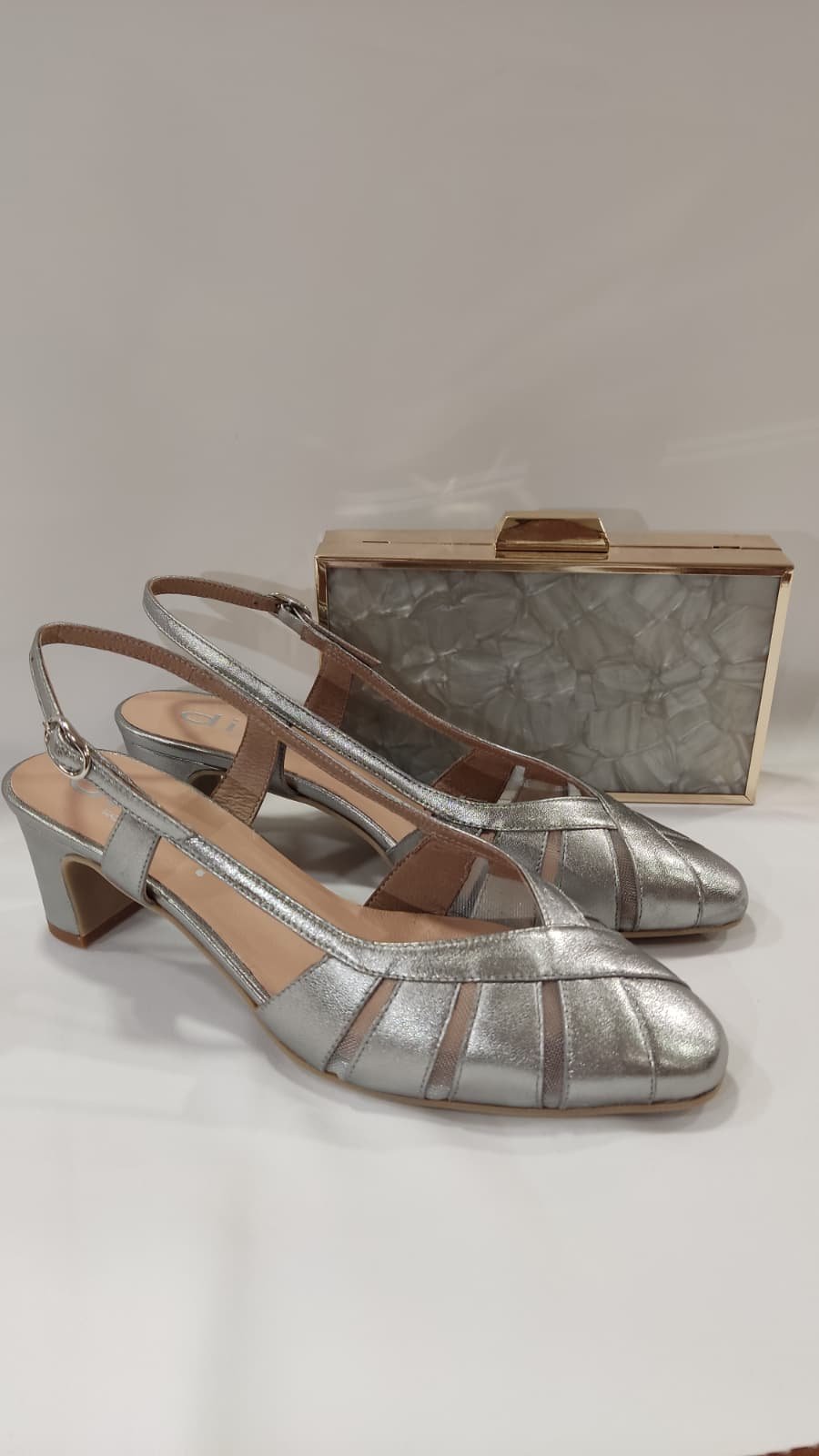 zahira-dibia-tacones-laura-plata-bajo